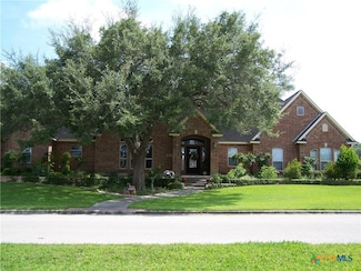 101 Laurel Oak Cir, Cuero, TX 77954