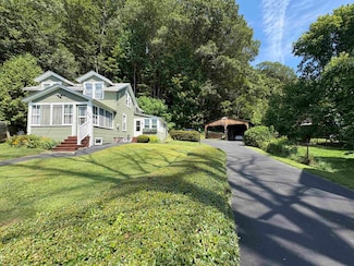 184 Hazen St, White River Junction, VT 05001