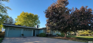 717 Alpine Dr, Sherrard, IL 61281