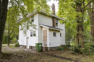 485 Upton Ave, Springfield, MI 49037