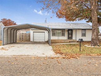 822 Ash Ave, Blackwell, OK 74631