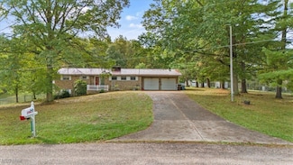 333 Roberts Dr, Belpre, OH 45714