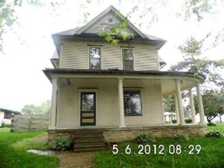 906 N 3rd St, Ashton, IL 61006