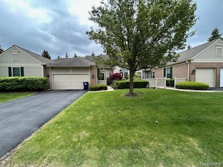 692 Brockmoor Ln, Bloomfield Hills, MI 48304