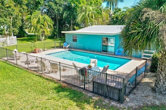 108 NE Carlisle Ln, Port St. Lucie, FL 34952