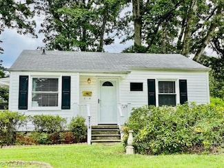 2718 Robin Hood Dr, Greensboro, NC 27408