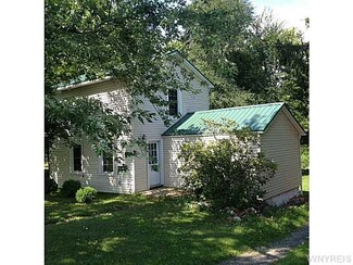 10481 Ridge Rd, Medina, NY 14103