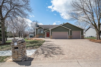 931 Saddlebrook Trail, Chanhassen, MN 55317