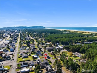 1512 Ocean Beach Blvd S, Long Beach, WA 98631