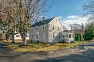 7 Elm St, Kennebunkport, ME 04046