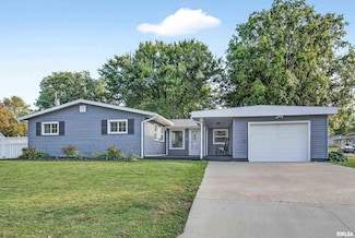 1303 Fairlane Dr, Bettendorf, IA 52722