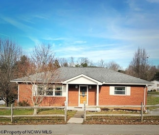 2247 Maple Dr, Fairmont, WV 26554