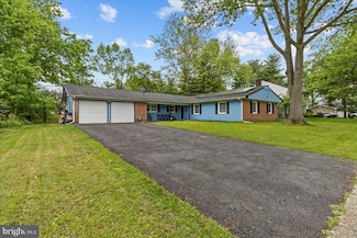 19 Eagle Ln, Willingboro, NJ 08046