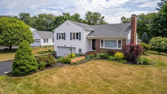9 Hillcrest Dr, Dover, NH 03820