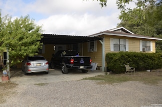 10805 Hollowell Rd, Atascosa, TX 78002