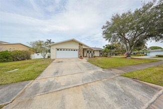8901 Saint Andrews Dr, Seminole, FL 33777