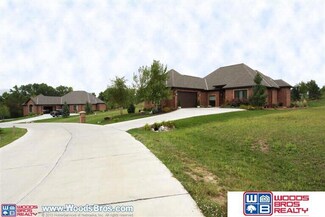 3707 Firethorn Ct, Lincoln, NE 68520