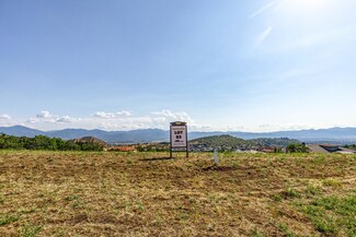 4942 Summerview Dr, Medford, OR 97504