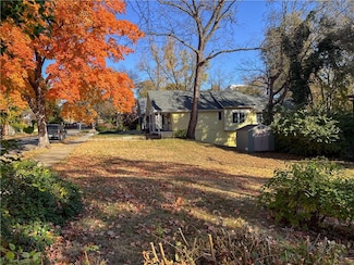 1118 W 48th St, Kansas City, MO 64112