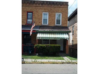 225 1/2 Park Ave, West View, PA 15229
