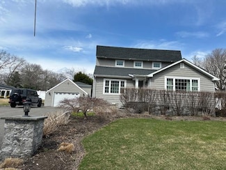 9 Melrose Rd, Dix Hills, NY 11746