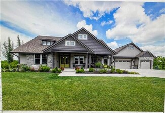 11909 S Eagle Crest Dr, Lees Summit, MO 64086