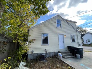 2819 S Elm St, Muncie, IN 47302