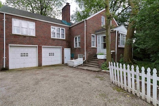 2656 E Big Beaver Rd, Troy, MI 48083