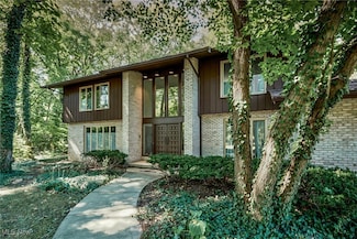 1345 Stonington Dr, Youngstown, OH 44505