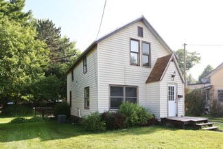 11 Maple St, Three Oaks, MI 49128
