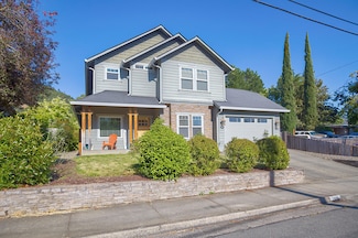 965 NE 10th St, Grants Pass, OR 97526