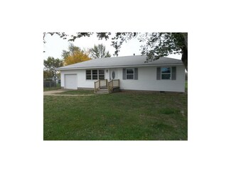 810 E 4th Ave, Garnett, KS 66032