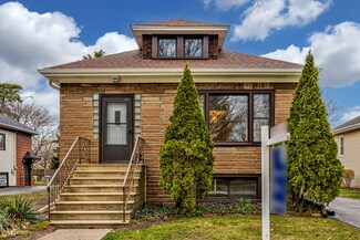 94 Northgate Rd, Riverside, IL 60546