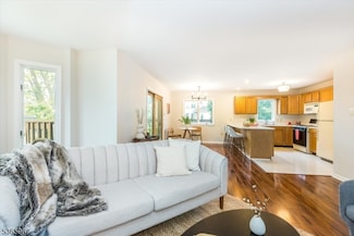 7 di Donna Ct, Clifton, NJ 07013