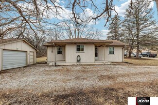 303 W Q St, Weeping Water, NE 68463