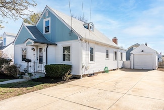 28 Spenstone Rd, Cranston, RI 02910