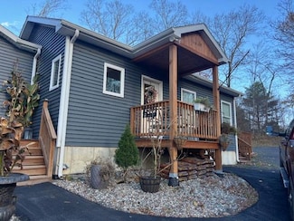 42 Creamery Rd, Greenville, NY 12083