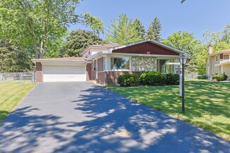 882 W Heritage Dr, Addison, IL 60101