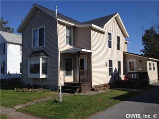 114 Dodge Ave, Sackets Harbor, NY 13685