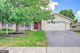 413 Flaxen Ln, Ephrata, PA 17522