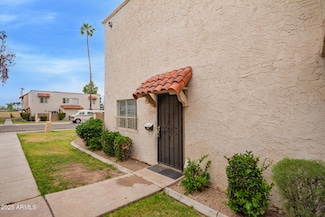1208 E Lawrence Ln, Phoenix, AZ 85020