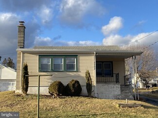 1102 W Walnut St, Valley View, PA 17983