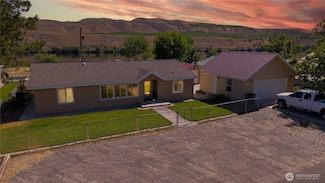 419 Fairview Ave, Bridgeport, WA 98813
