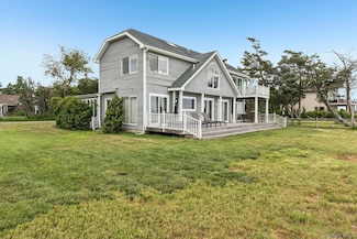 5 Bay Rd, East Patchogue, NY 11772