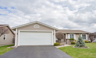 360 Yarmouth Rd, Elk Grove Village, IL 60007