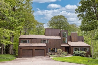 6031 Schultz Rd, Erie, PA 16509