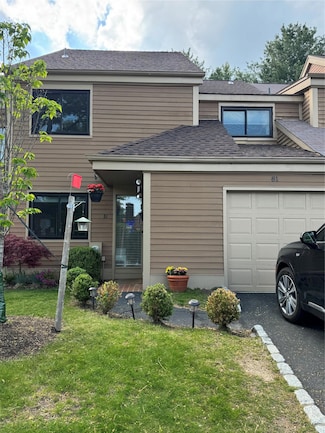 81 Greenway Close, Rye Brook, NY 10573