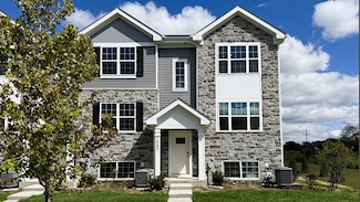 1277 Foxglove Dr, Batavia, IL 60510