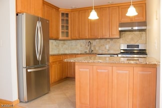 185 Main St Unit A, Cliffside Park, NJ 07010