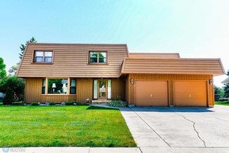 125 S Woodcrest Dr N, Fargo, ND 58102